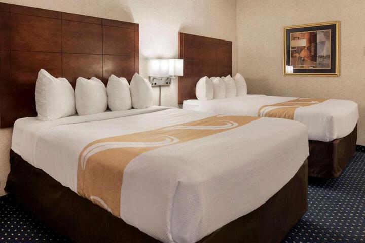 1 Queen Bed Accessible (2 of 7)