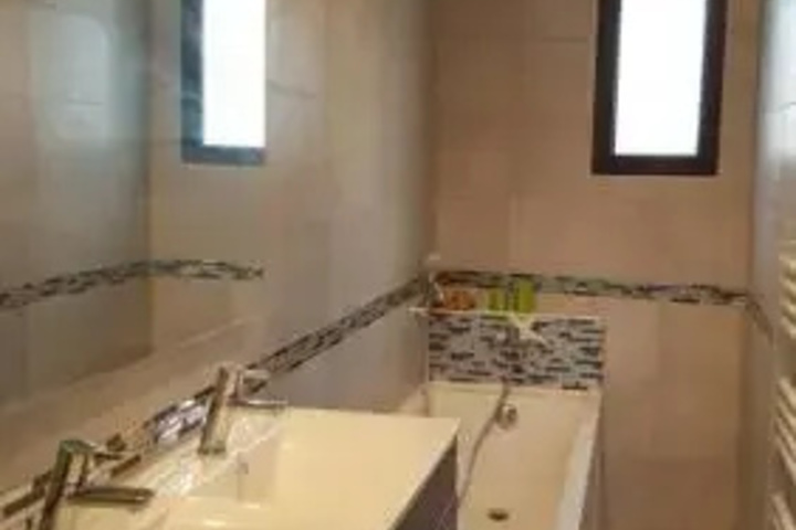 Room 6 of 10