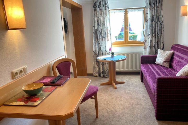 Room 33 of 102
