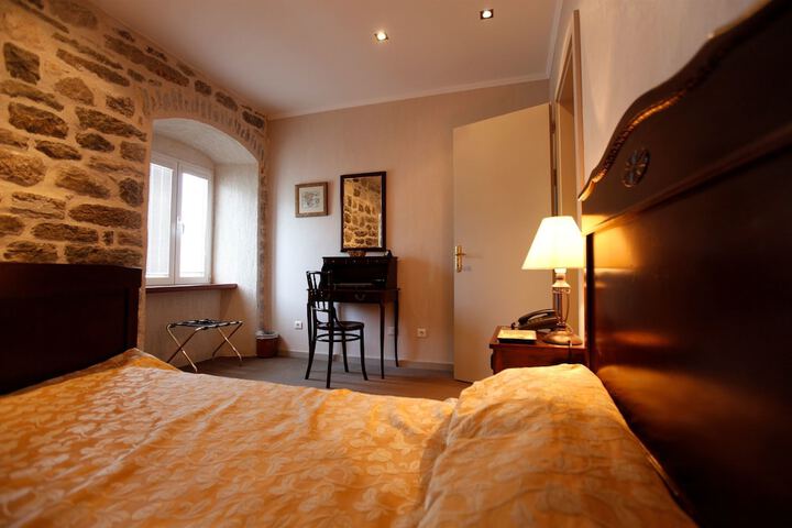 Room 5 of 41