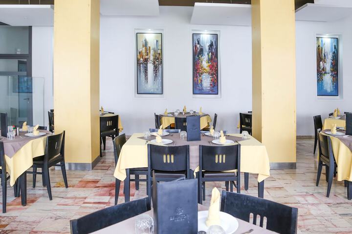 Dining 106 of 147