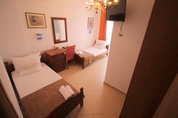 Room 17 of 177