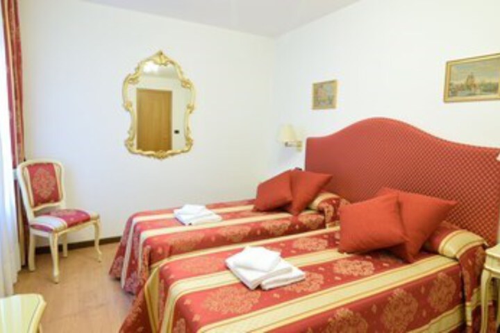 Room 20 of 53