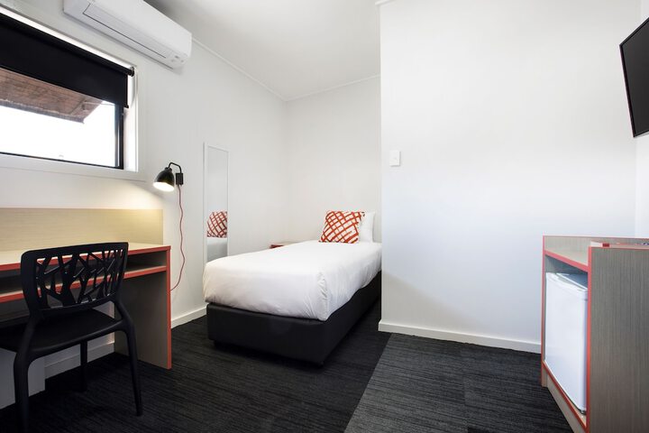Room 11 of 38