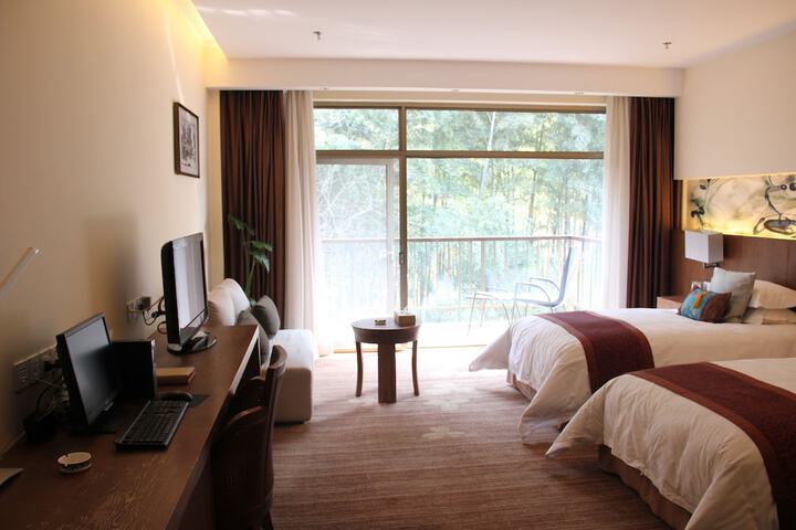 Room 8 of 68