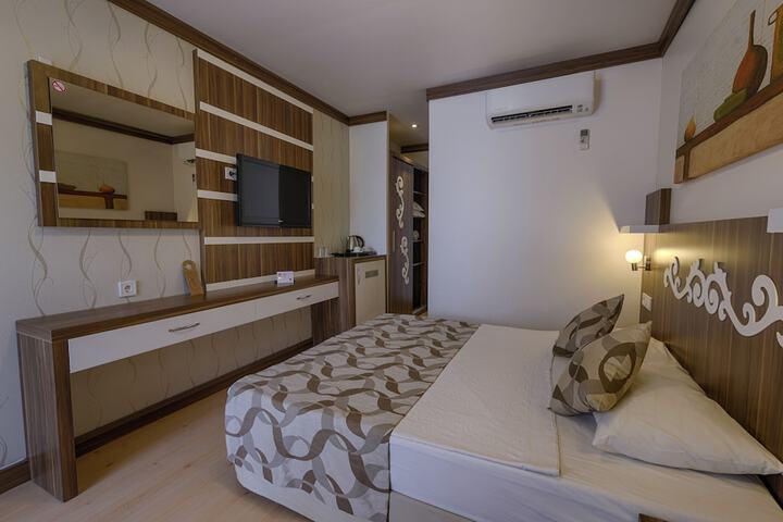 Room 14 of 48
