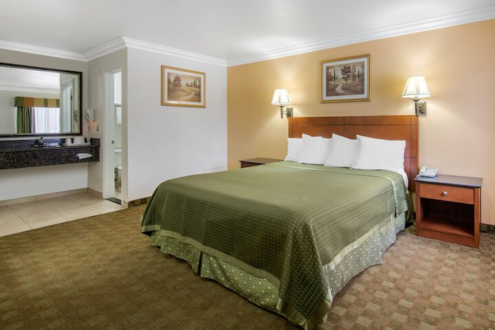 Room 19 of 28