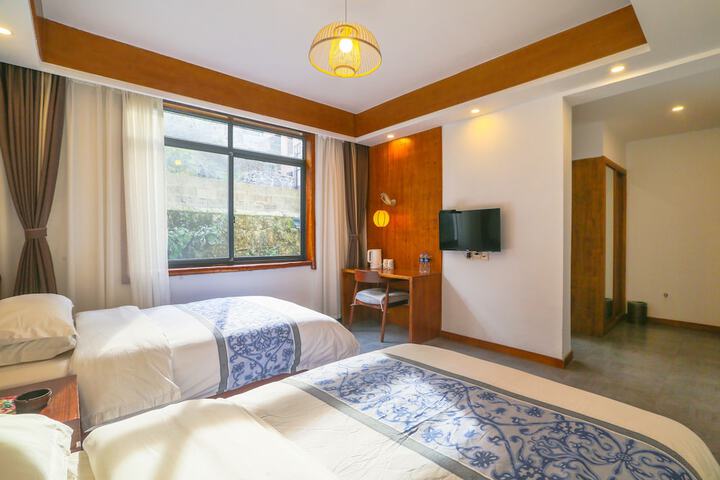 Room 46 of 153