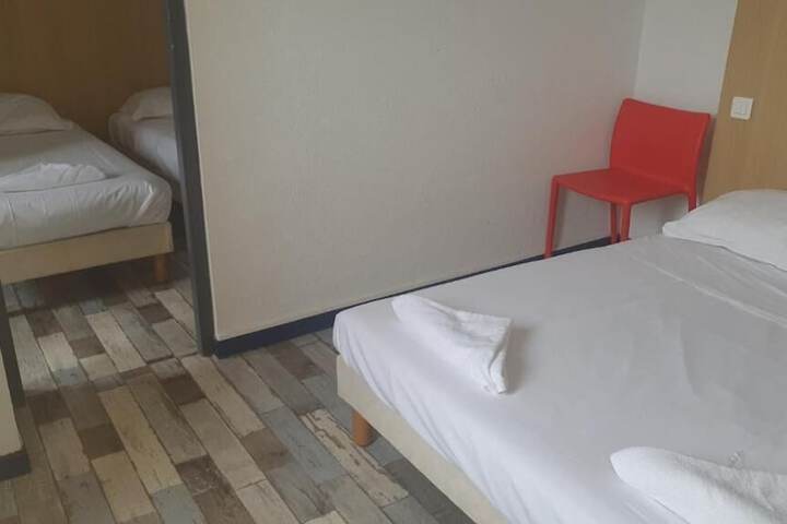 Room 16 of 18