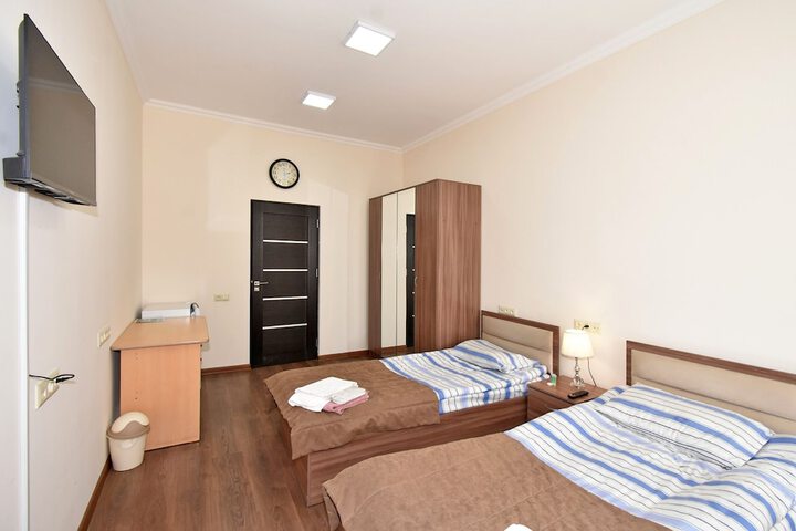 Room 26 of 101