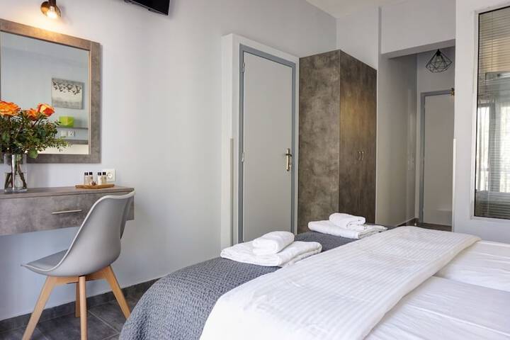 Room 3 of 25