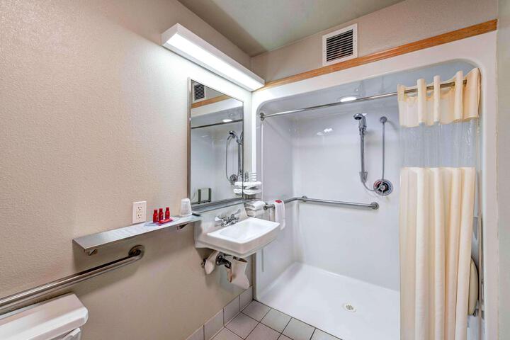 Accessible 1 Double Mobility Accessible Roll in Shower Full Breakfast (2 of 4)