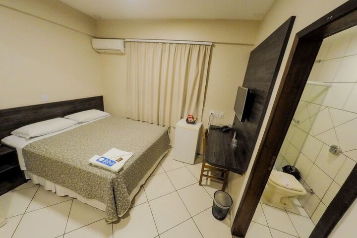 Room 27 of 65