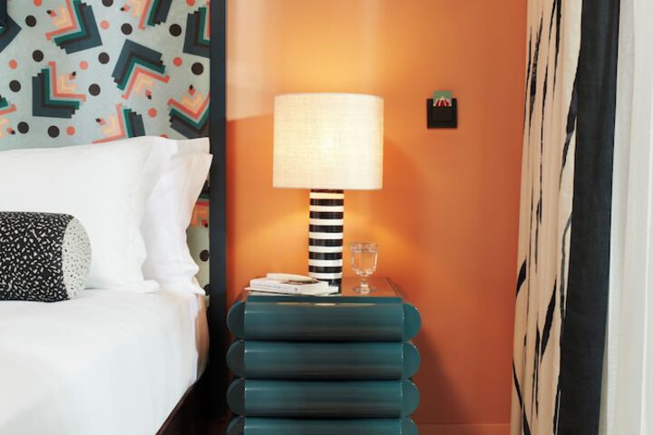 Room 28 of 69