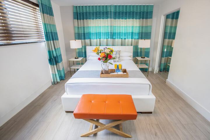 Studio Queen Bed (5 of 25)