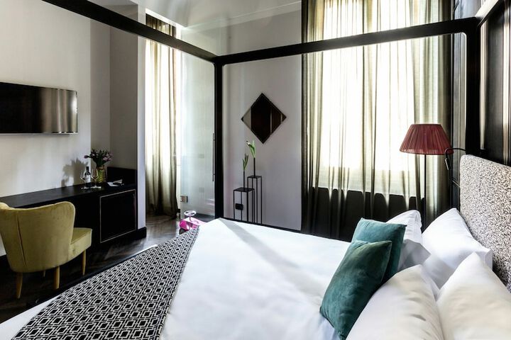Room 9 of 50