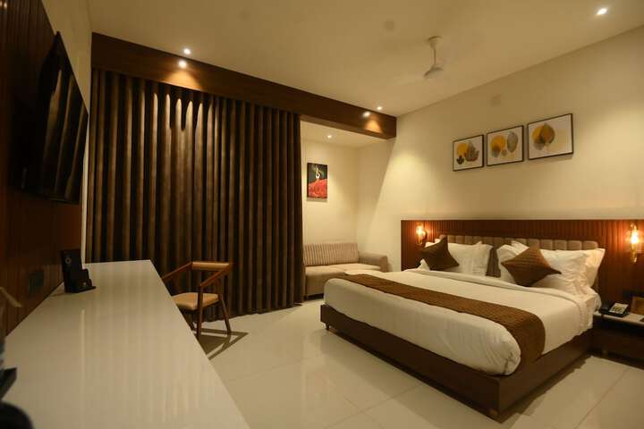 Room 3 of 25
