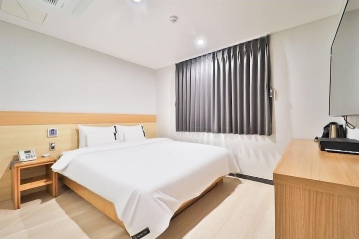 Room 10 of 72