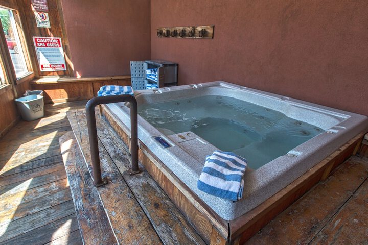 Indoor spa tub