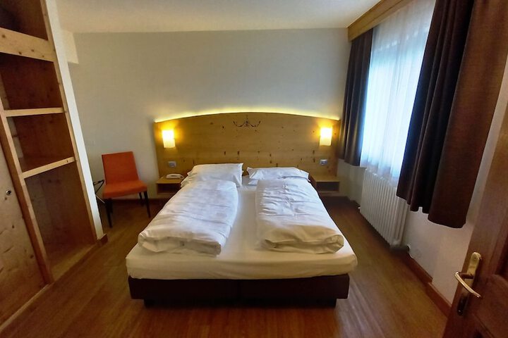 Room 19 of 83