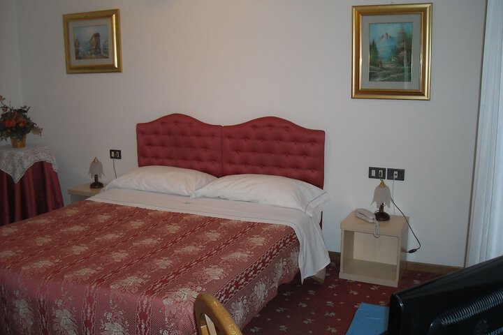 Room 6 of 65
