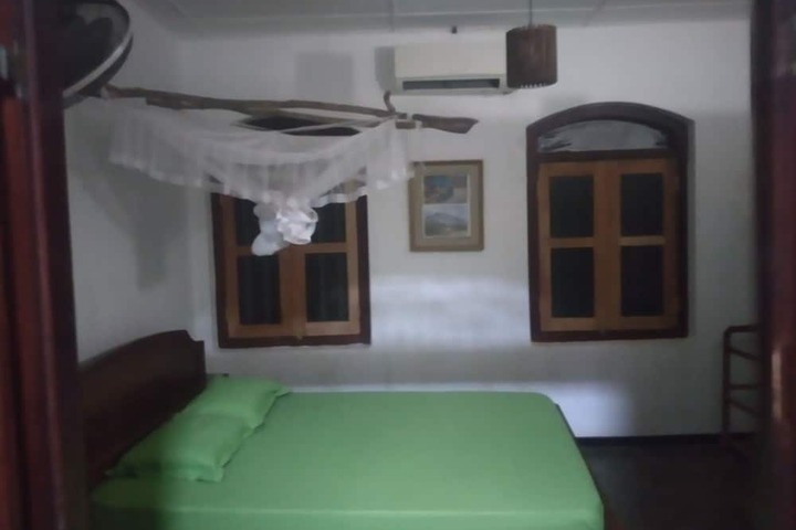 Room 11 of 25
