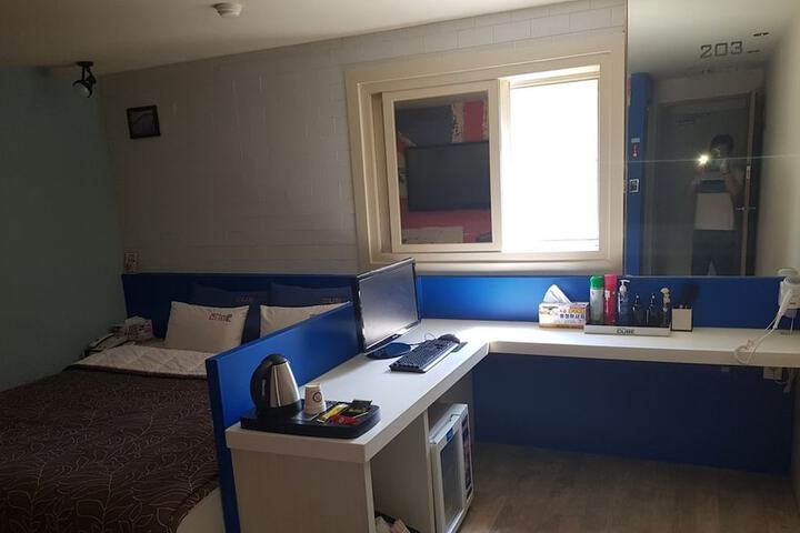 Room 14 of 33