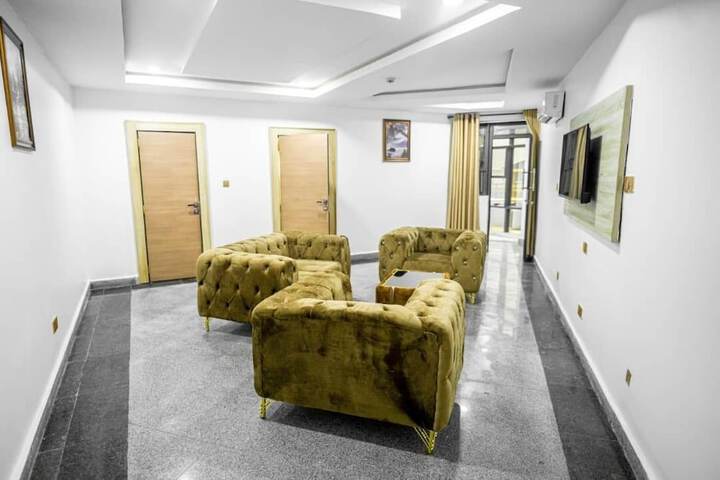 Room 9 of 25