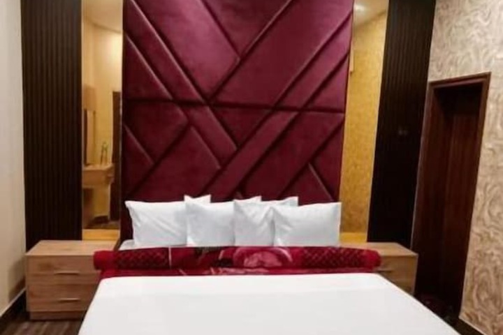 Room 12 of 34