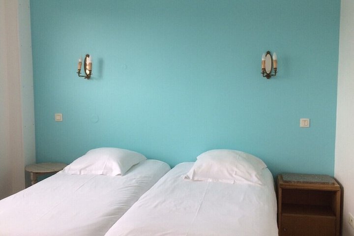 Room 3 of 34
