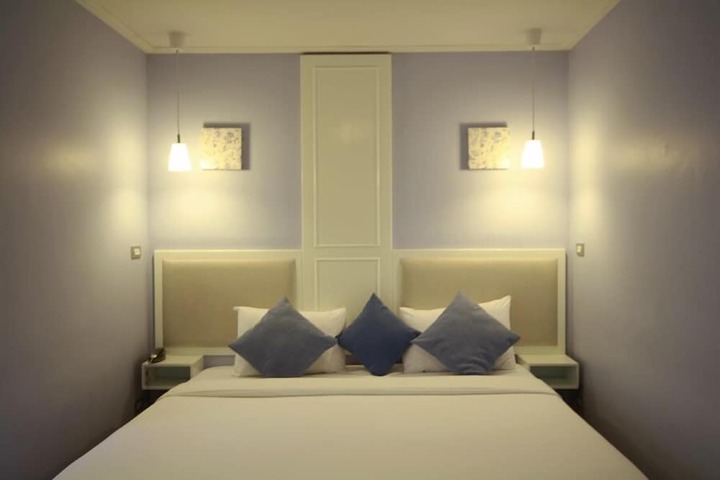 Room 13 of 30