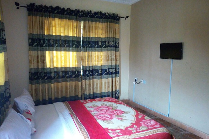 Room 6 of 14
