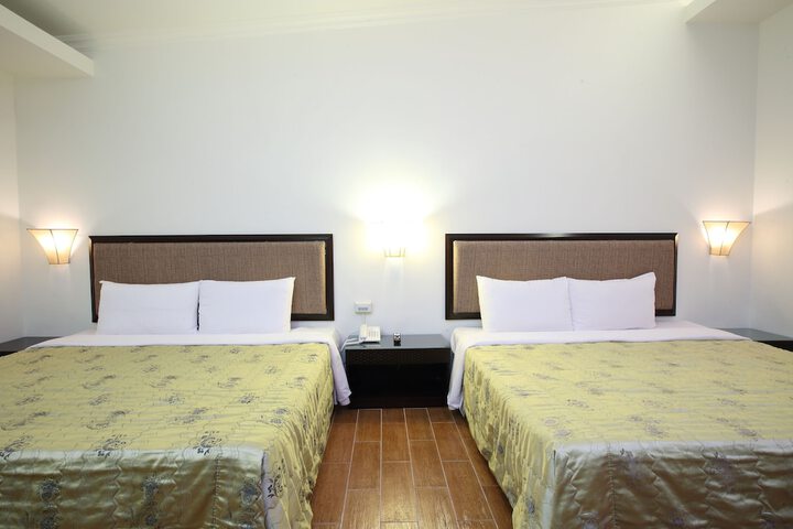 Room 9 of 33