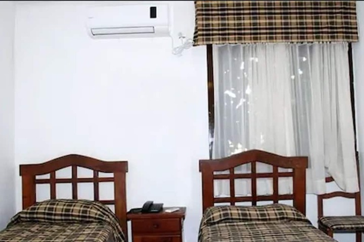 Room 3 of 10