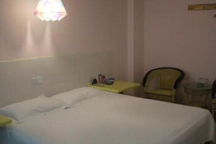 Room 22 of 38