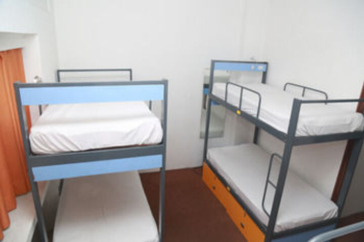 Room 9 of 42