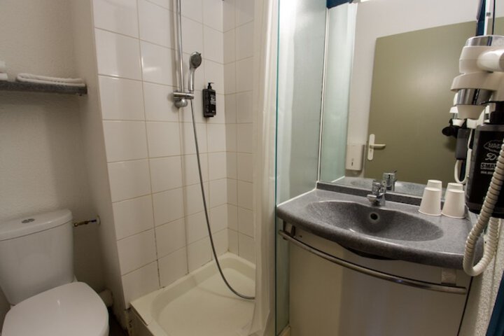 Room 32 of 59