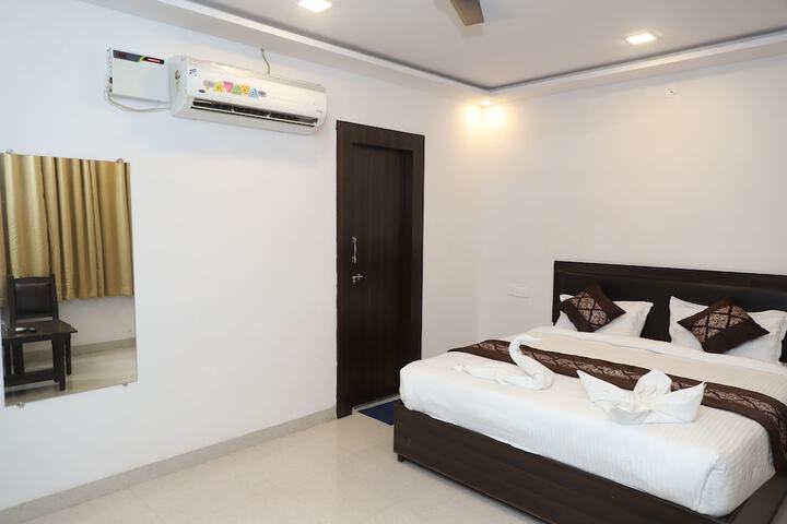 Room 15 of 37
