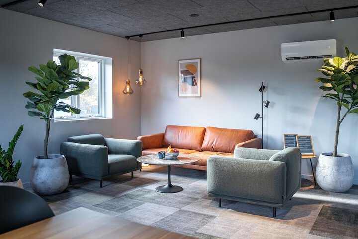 Lounge 40 of 48
