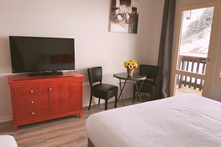 Room 10 of 128