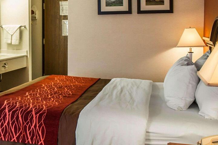 Double Bed Accessible (9 of 11)