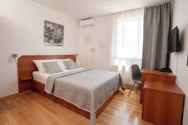 Room 9 of 53
