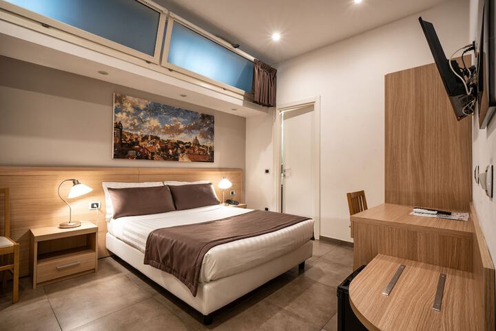 Room 11 of 30