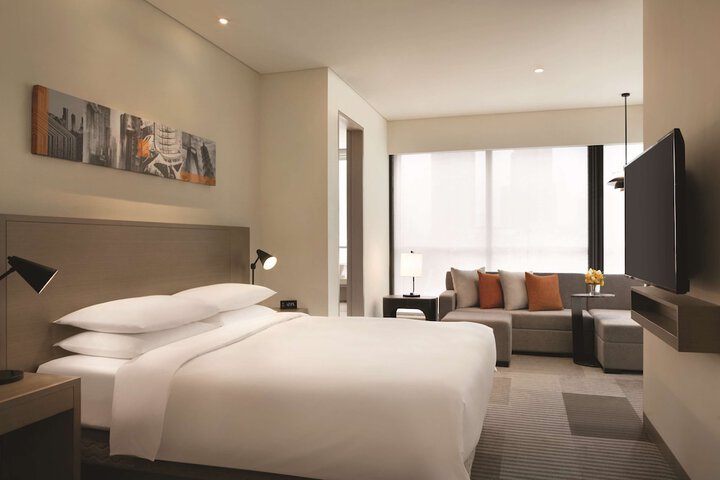 Room 14 of 36