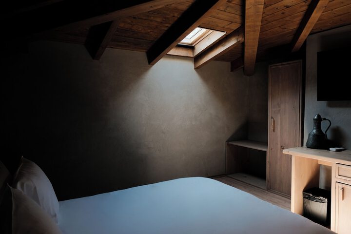 Room 27 of 93