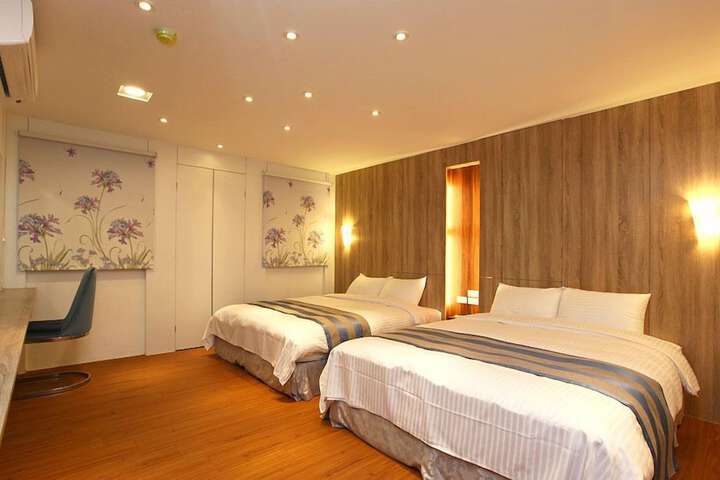 Room 8 of 30