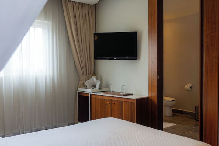 Room 17 of 44