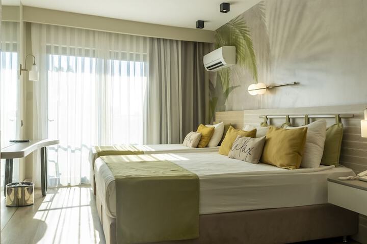 Room 6 of 30