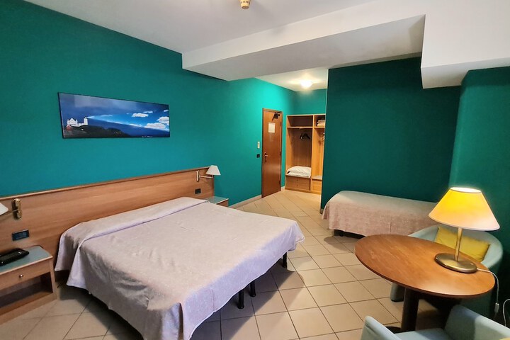 Room 9 of 40