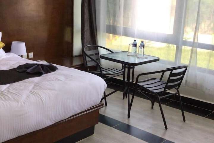Room 8 of 39